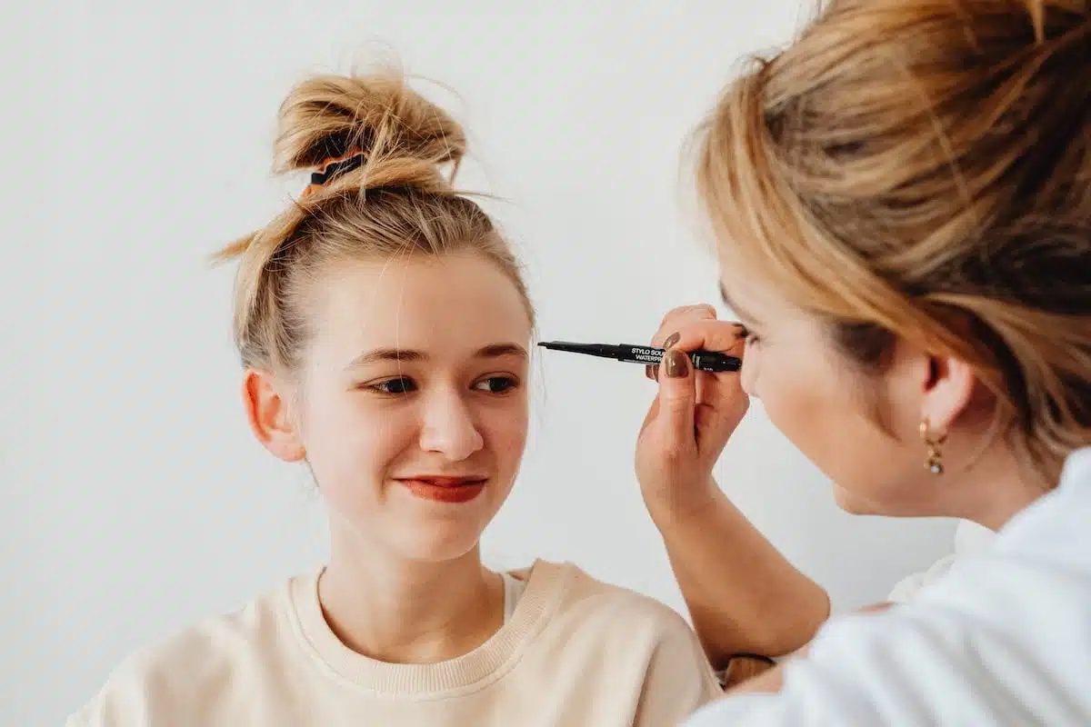 maquillage sourcils